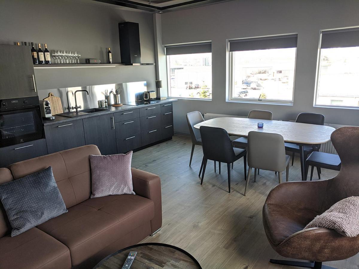 Boutique By The Harbour - Apartments 207 アークレイリ エクステリア 写真