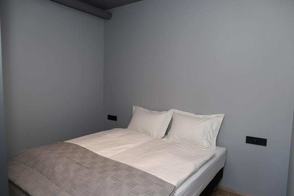 Boutique By The Harbour - Apartments 207 アークレイリ エクステリア 写真